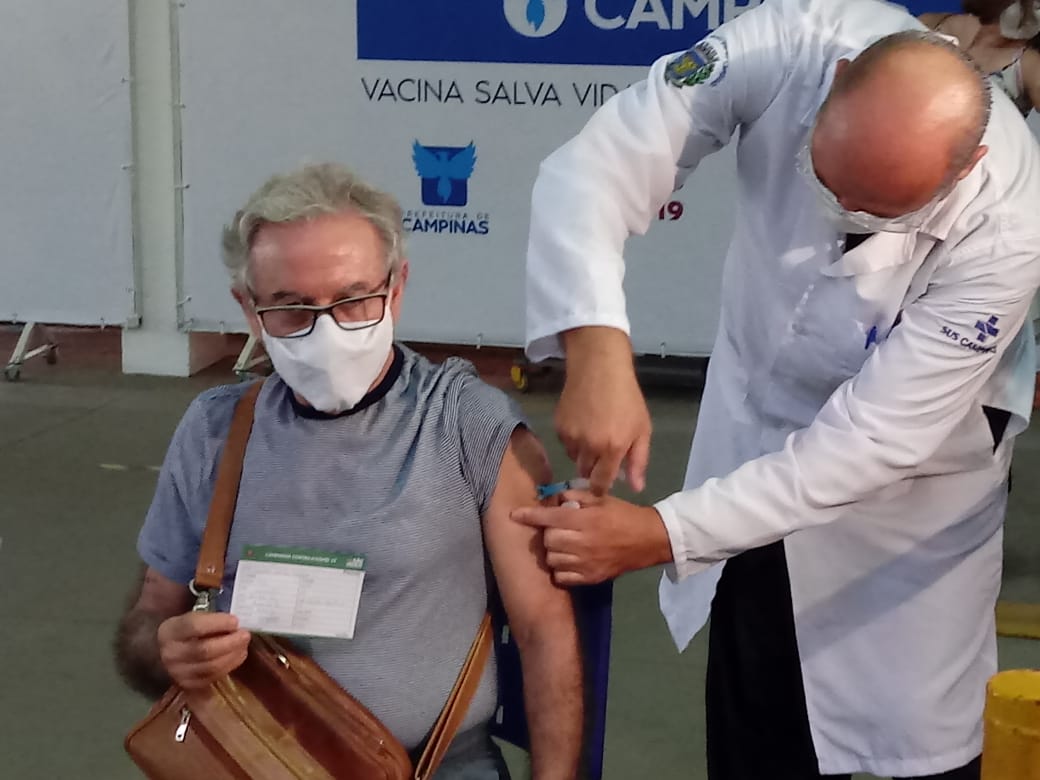 Campinas inicia vacinação contra covid para 65 anos