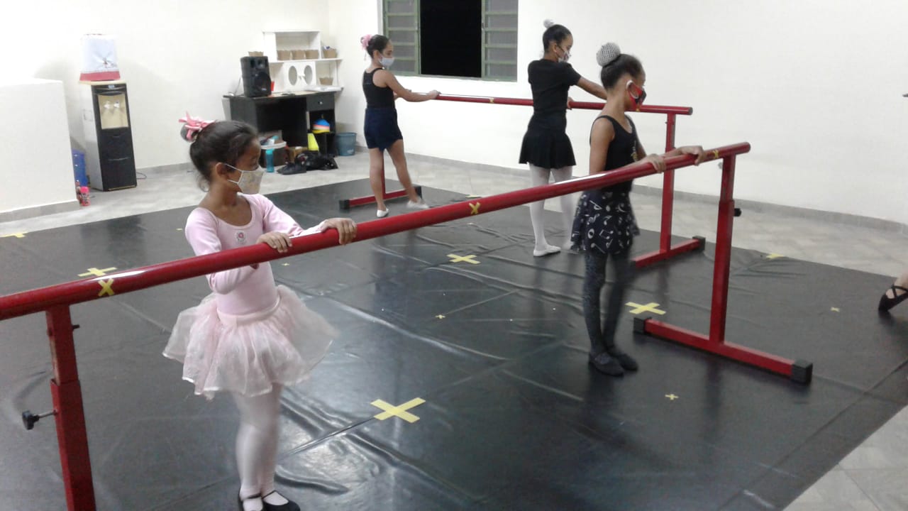 Instituto Arnea oferece aulas gratuitas de ballet e hip-hop