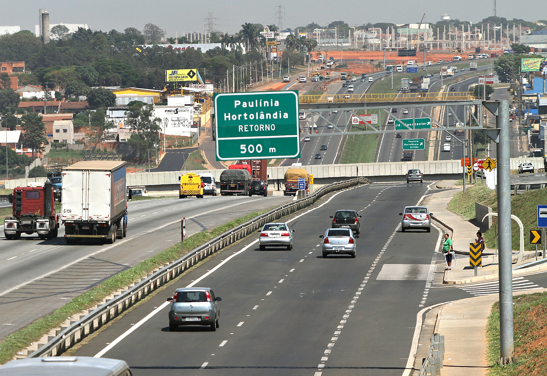 Perseguição causa engarrafamento na Rodovia Anhanguera, em Sumaré