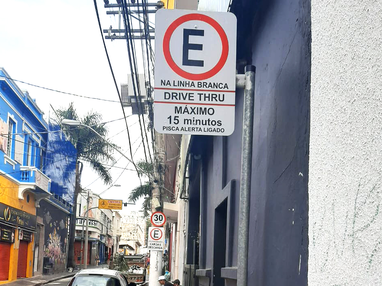 Drive-thru não atende consumidor em ruas com calçadão
