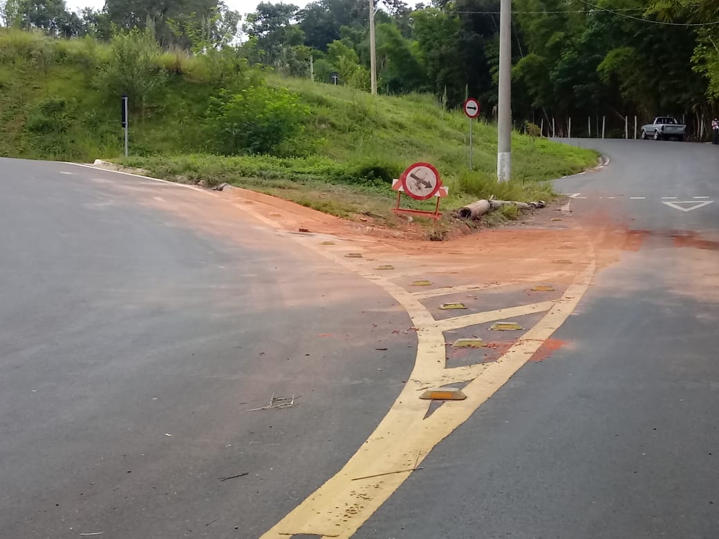 Moradores apontam falta de sinalização em Sousas