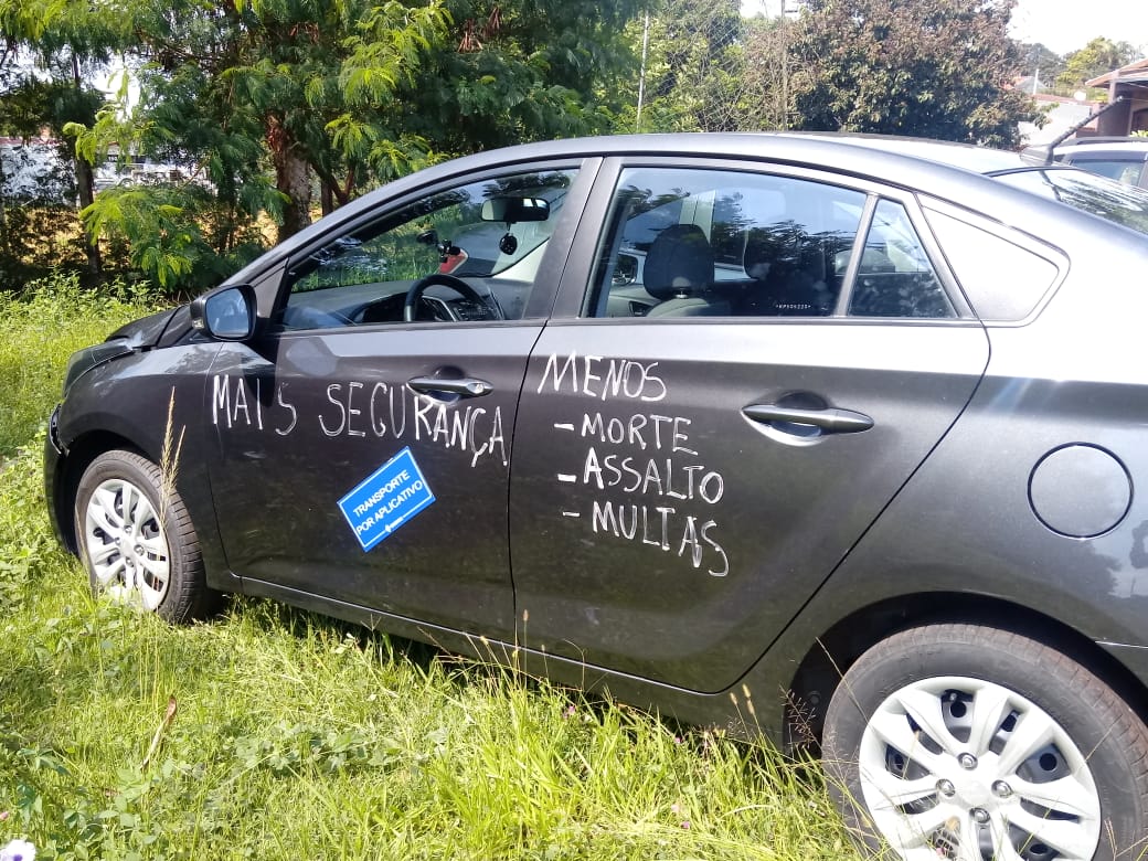Motoristas de apps fazem protesto por condições de trabalho