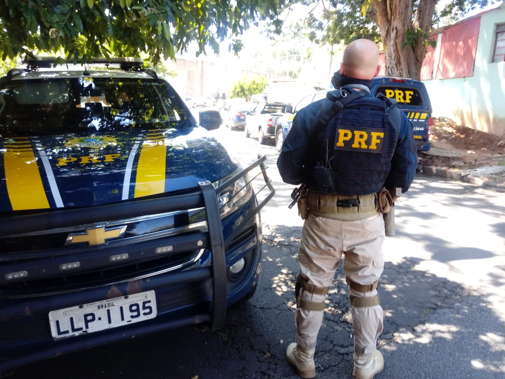 PRF prende suspeitos de roubo de cargas – veja o vídeo