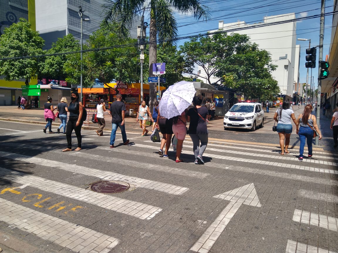 Centro continua com movimento, mesmo na fase vermelha