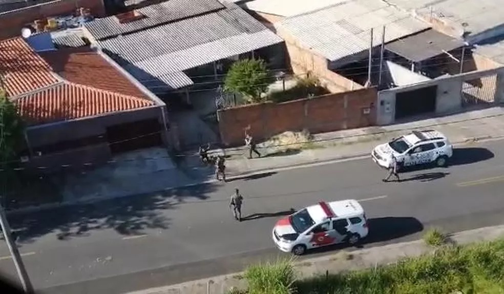 Trio é preso após assaltar loja de baterias