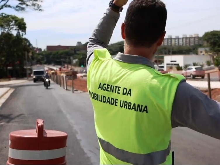 Trecho da Avenida das Amoreiras terá bloqueio viário neste domingo