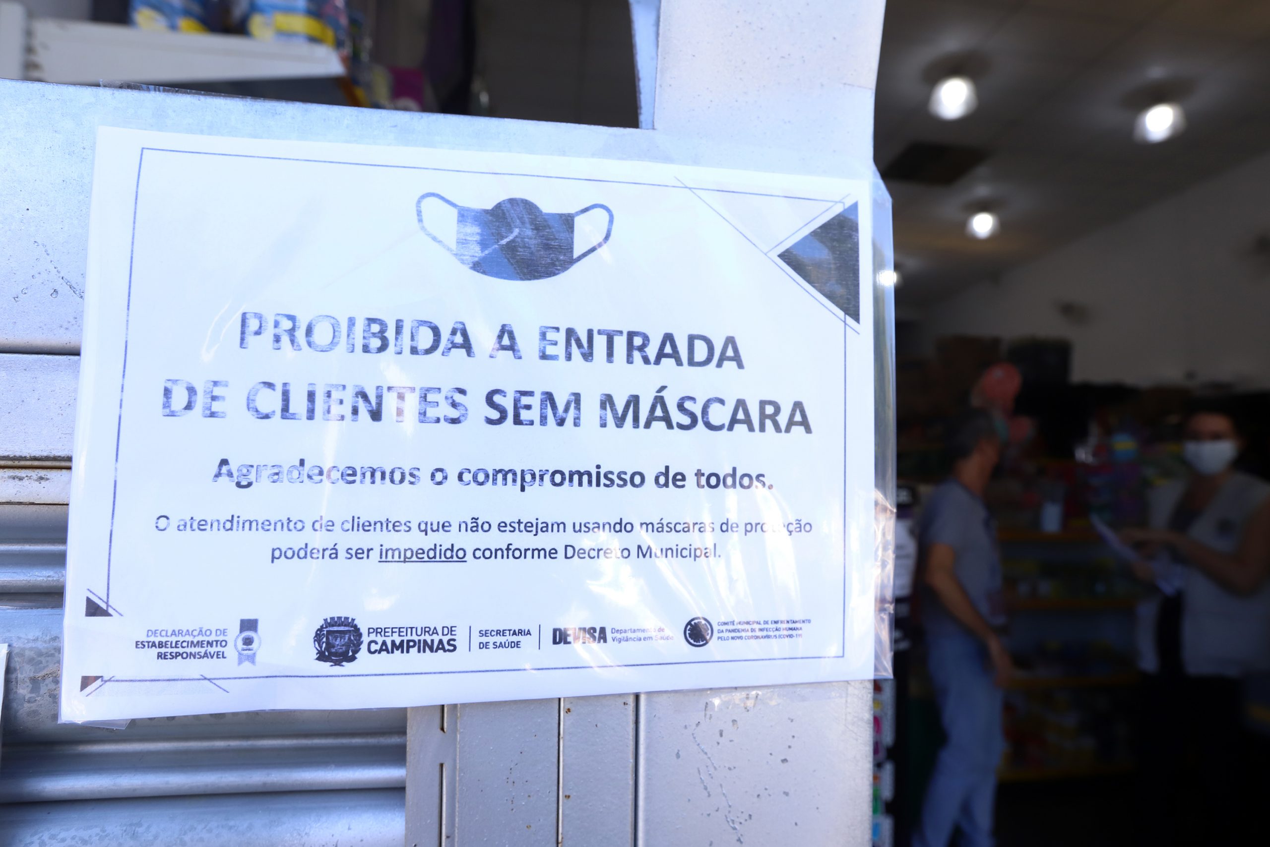 Barbearia é lacrada por descumprir fase vermelha