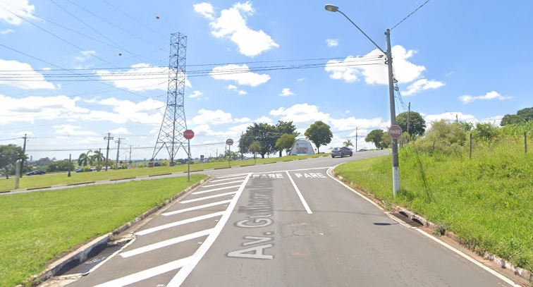 Motorista derruba poste e fica ferida em Campinas