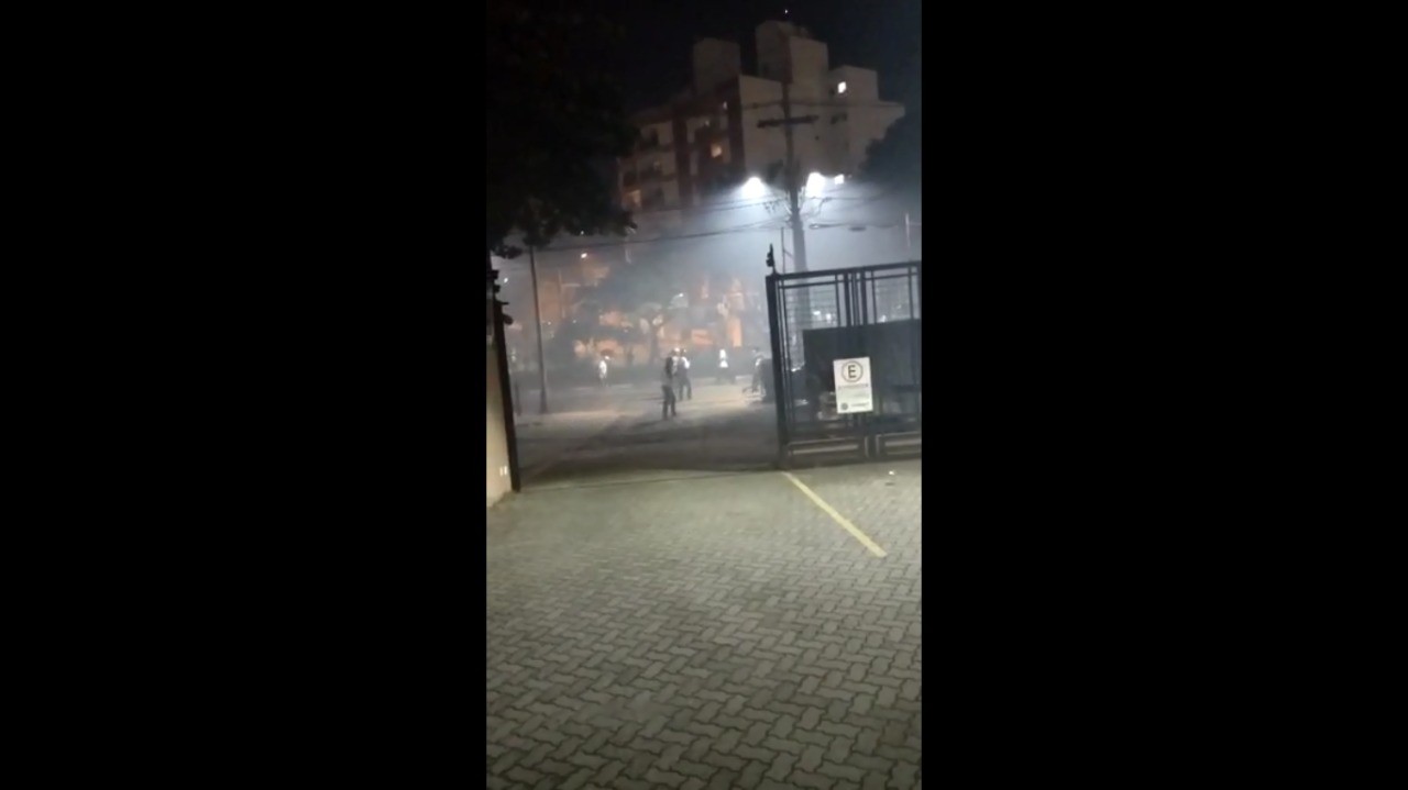 Confronto de torcedores marca véspera de dérbi; veja o vídeo