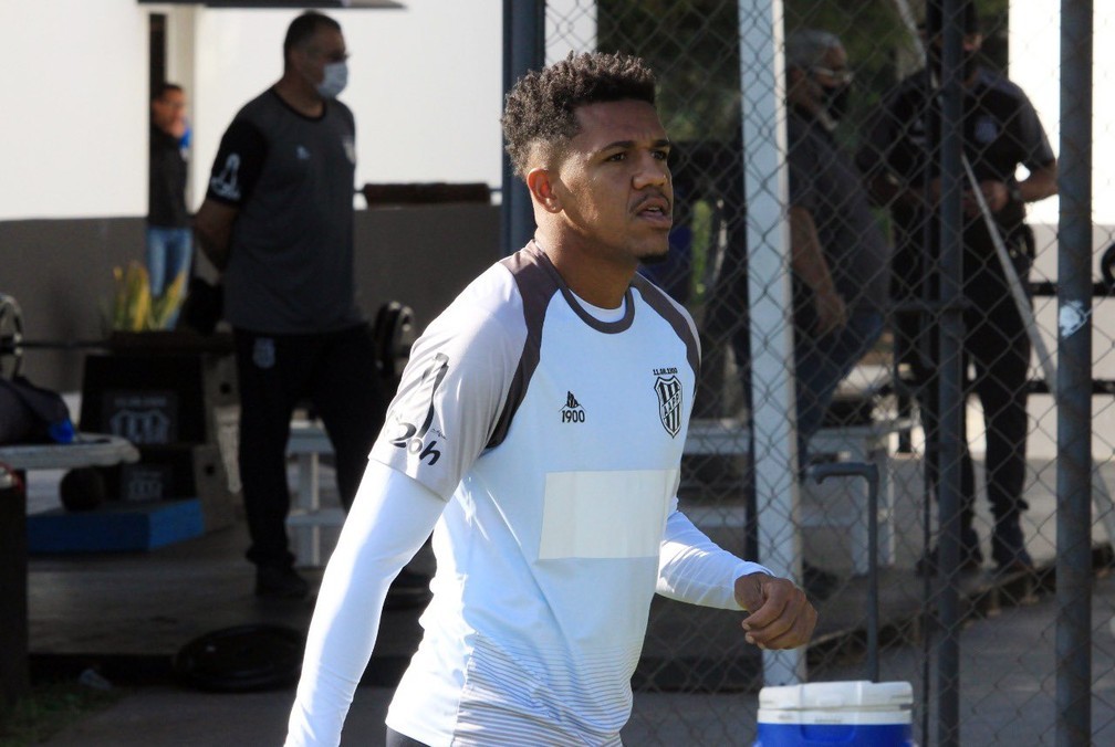 Ponte Preta se reapresenta com reforço em campo