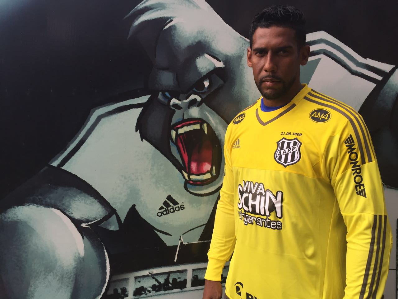 Ex-goleiro Aranha recebe alta da UTI