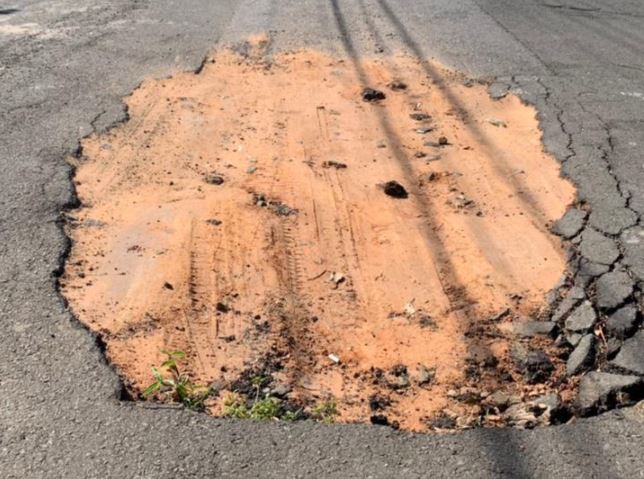 Moradores reclamam de buraco no DIC VI, em Campinas