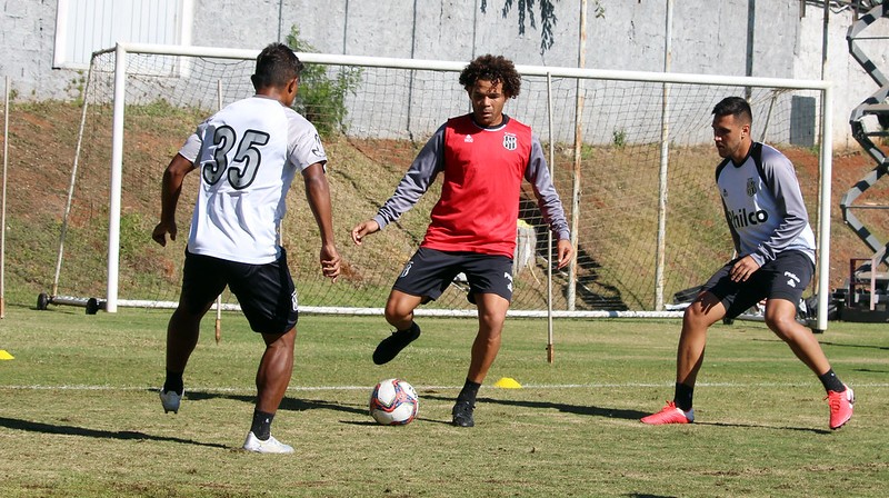 Ponte Preta e Cruzeiro se enfrentam hoje às 21h30