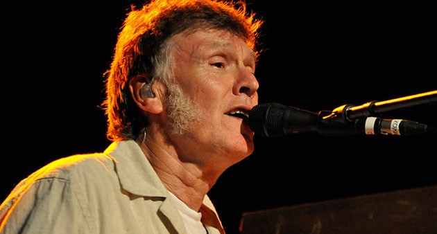A versatilidade do músico e  cantor Steve Winwood