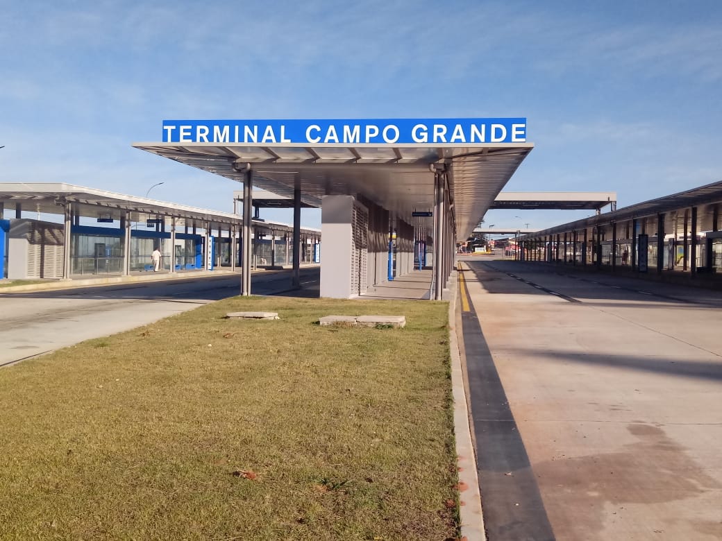Motorista de ônibus é esfaqueado dentro de ônibus no Terminal Campo Grande