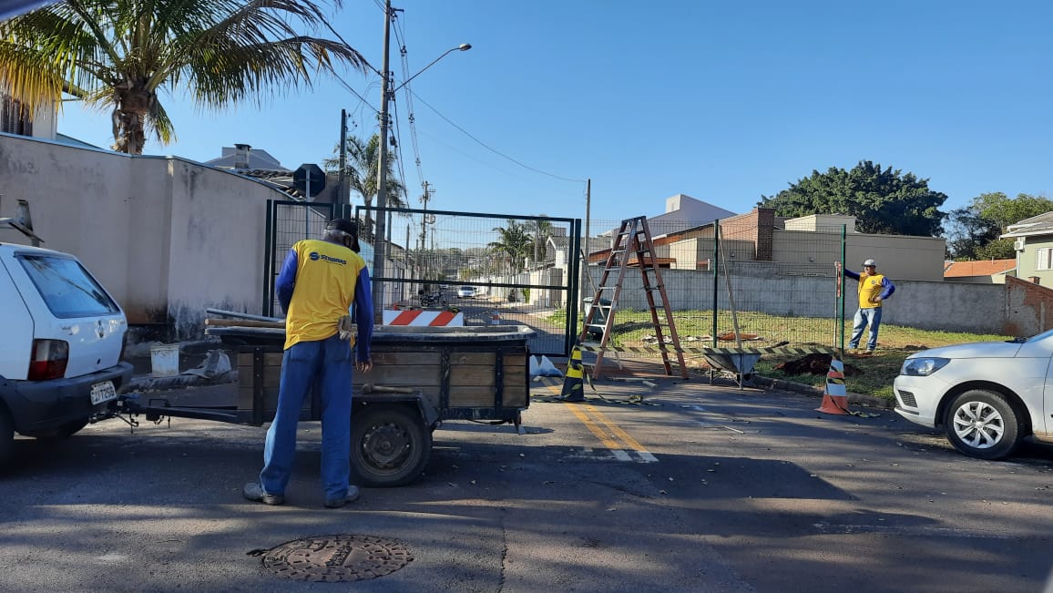 Fechamento de bairro impede acesso a centro cultural