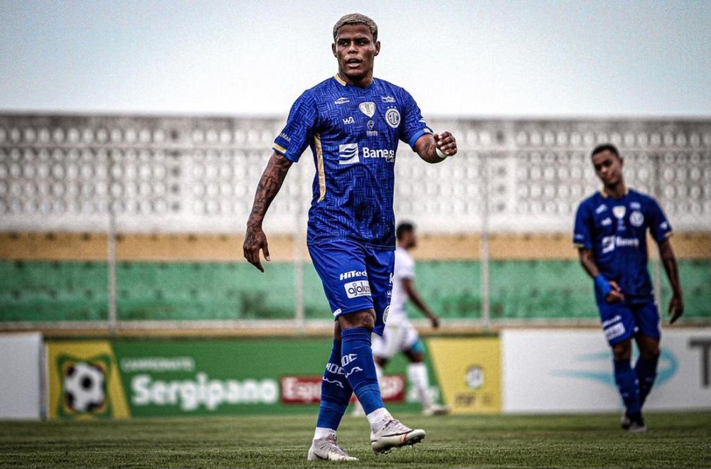 Ponte Preta anuncia atacante Iago, ex-Confiança
