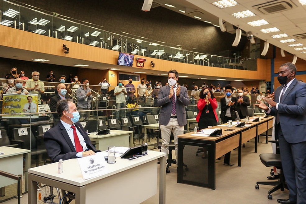 Após covid, Professor Alberto volta à Câmara