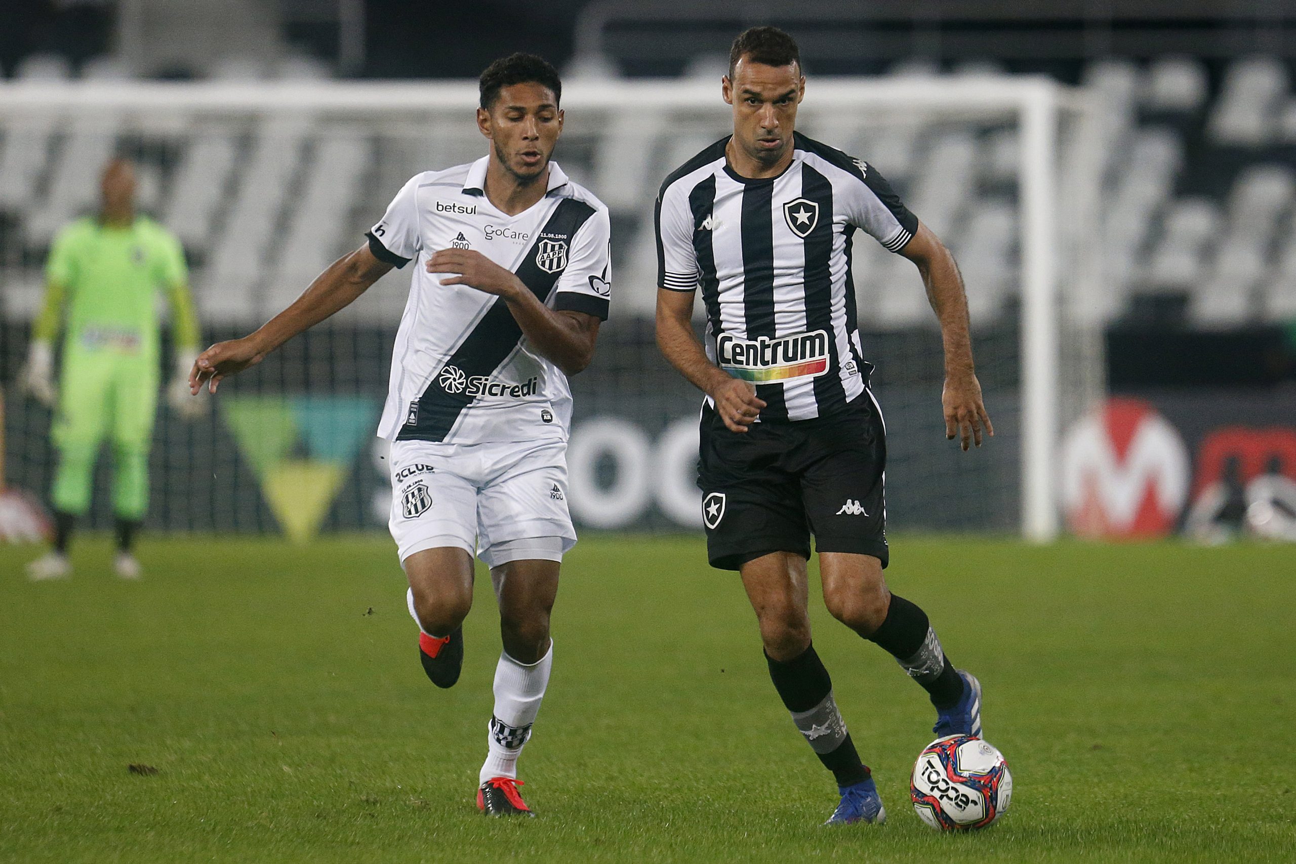 Ponte perde para o Botafogo e volta ao Z-4