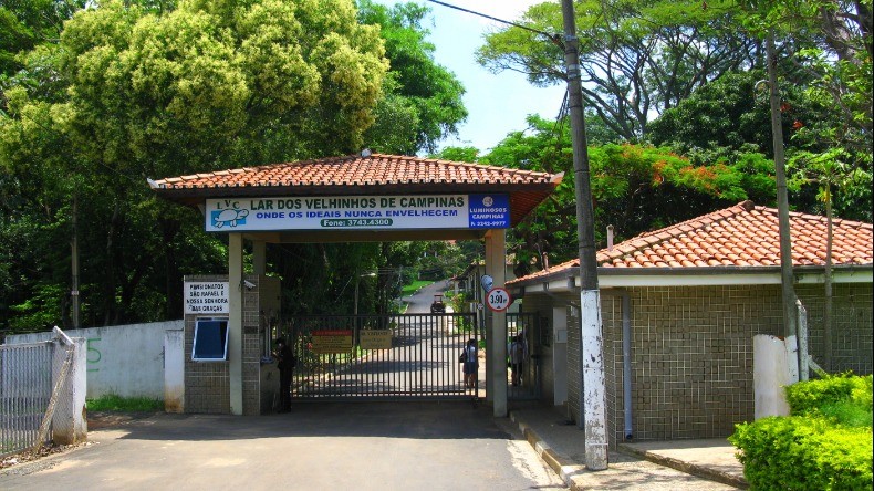 Campinas investiga mortes por covid em lares de idosos