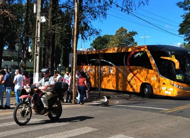 Holambra volta a permitir acesso de ônibus e vans de turismo