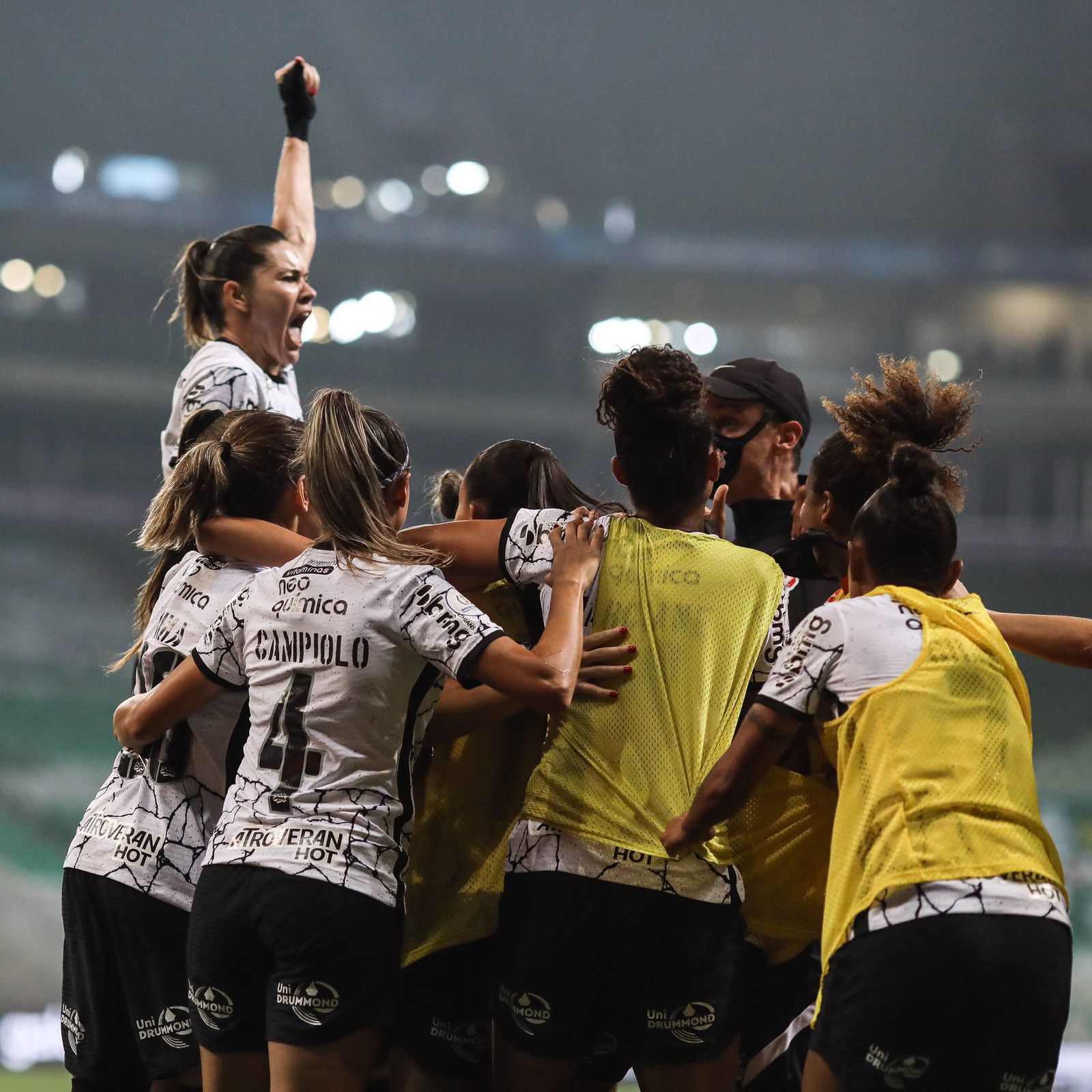 Corinthians vence primeiro jogo da final do Brasileirão feminino