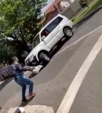 Motorista que atropelou motoboy em briga responderá em liberdade