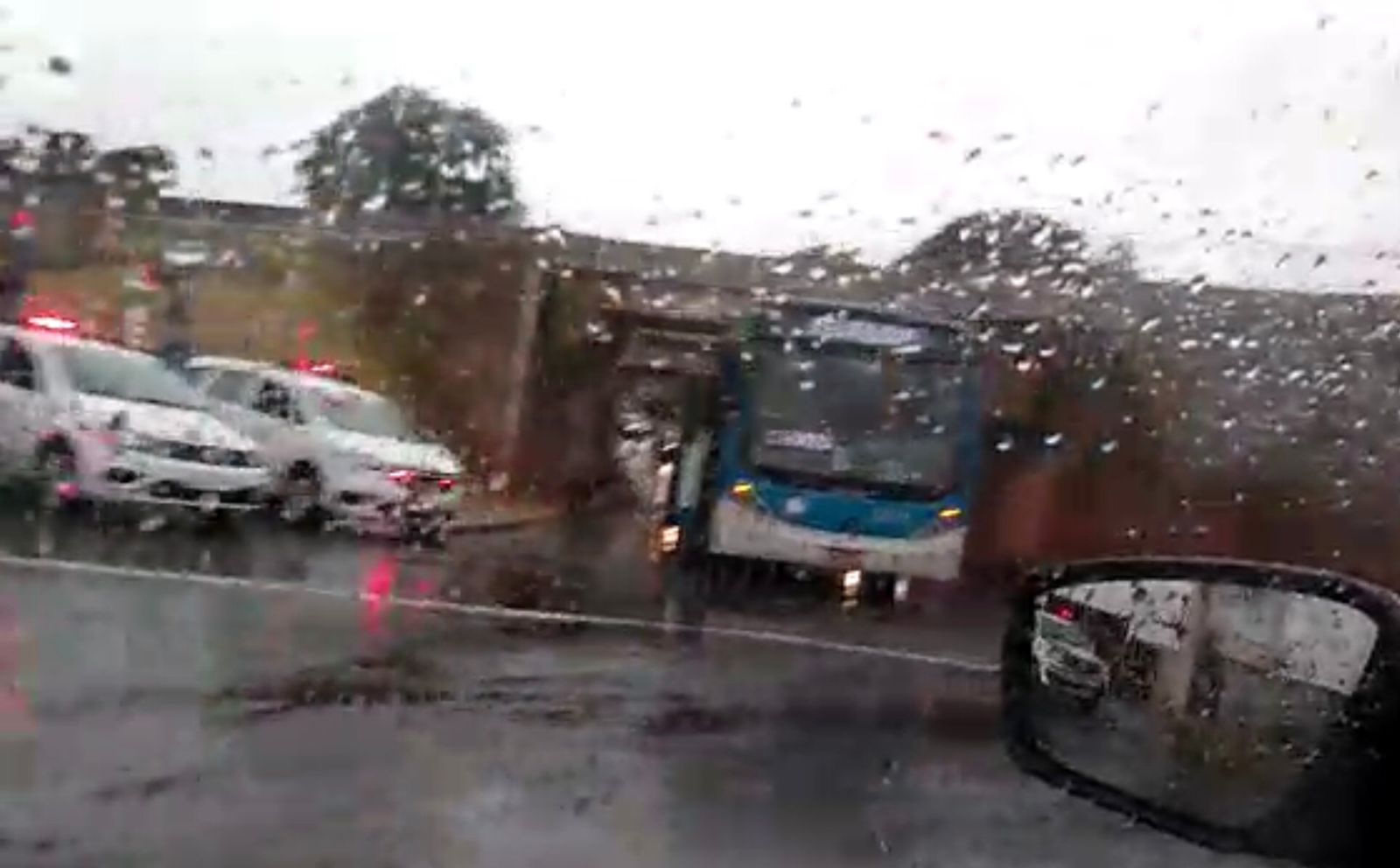 SetCamp apura acidente com ônibus e EsPCEx lamenta morte de soldado