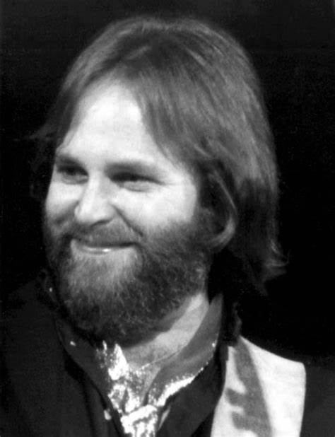 Carl Wilson em 1971 assume a liderança do Beach Boys e lança o disco  Surf’s Up !