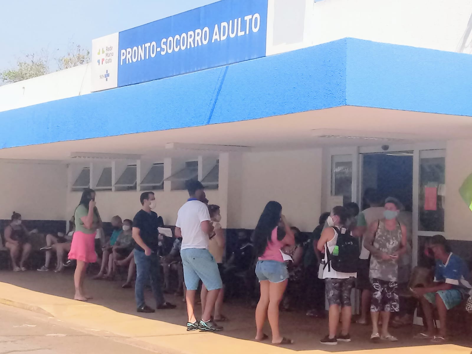 Semana começa com mais filas para atendimento no Hospital Ouro Verde