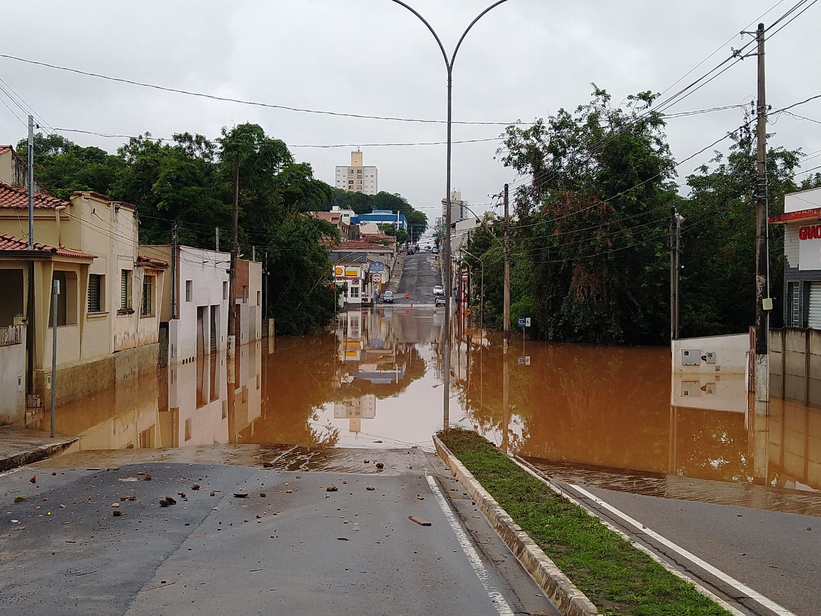 Capivari e Monte Mor seguem com pontos de alagamento nesta quarta