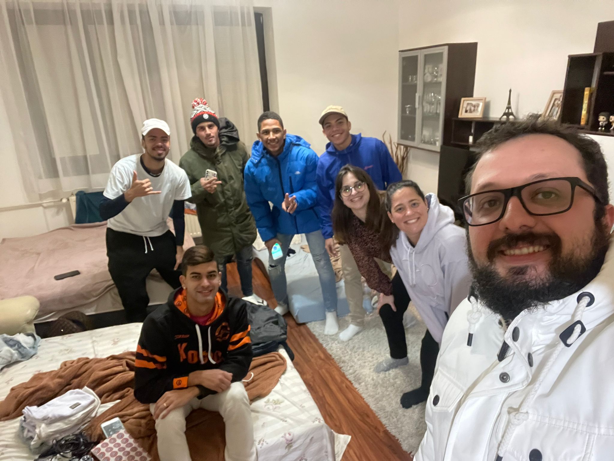 Casal da região recebe na Eslováquia brasileiros que fugiram da Ucrânia