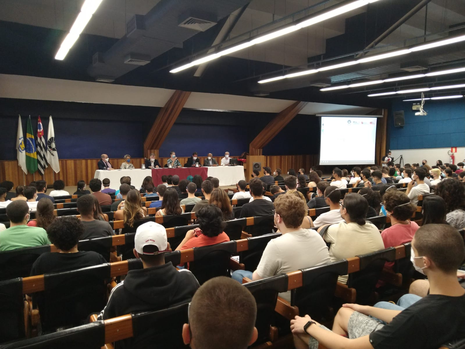 Após dois anos, Unicamp retoma aulas presenciais para 100% dos alunos