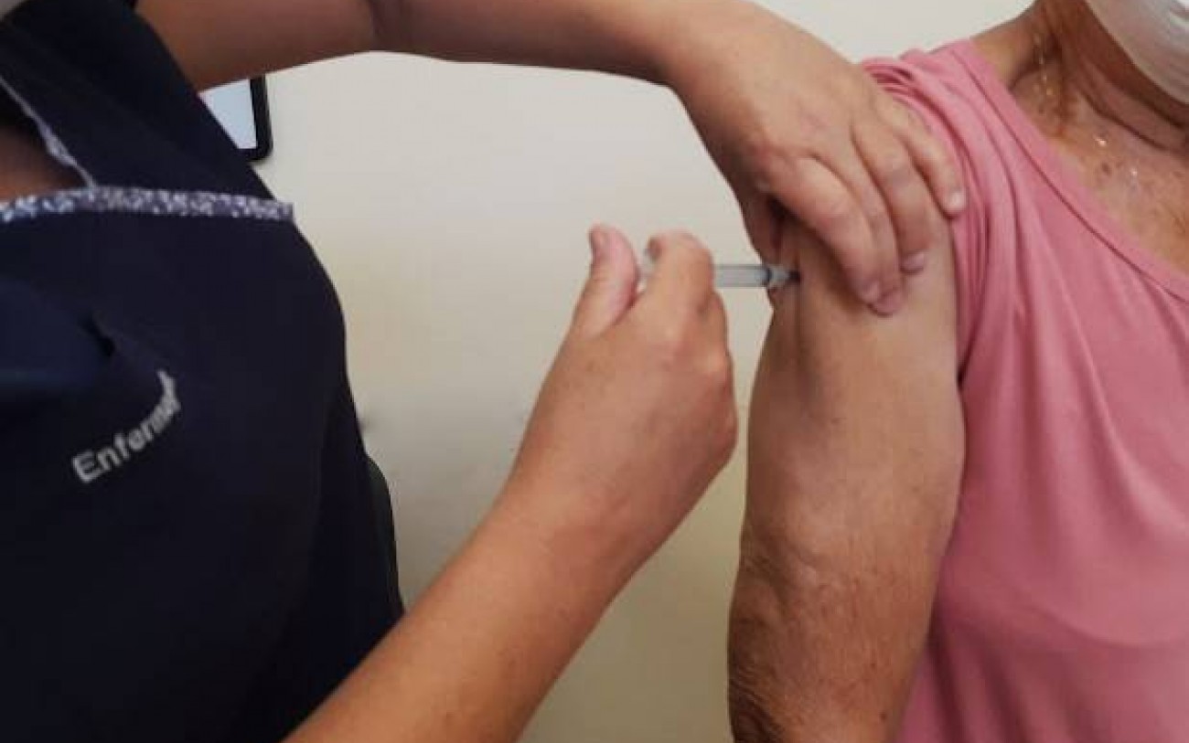 Cidades fazem mutirão de vacinação contra gripe, sarampo e covid neste sábado