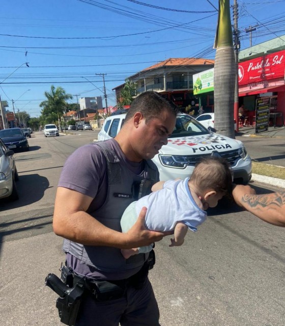 Policiais Militares salvam bebê engasgado em escola de Sumaré