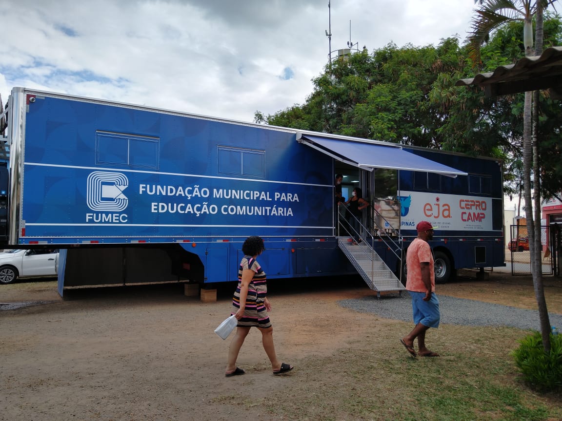 Alunos de informática inauguram unidade móvel do Ceprocamp