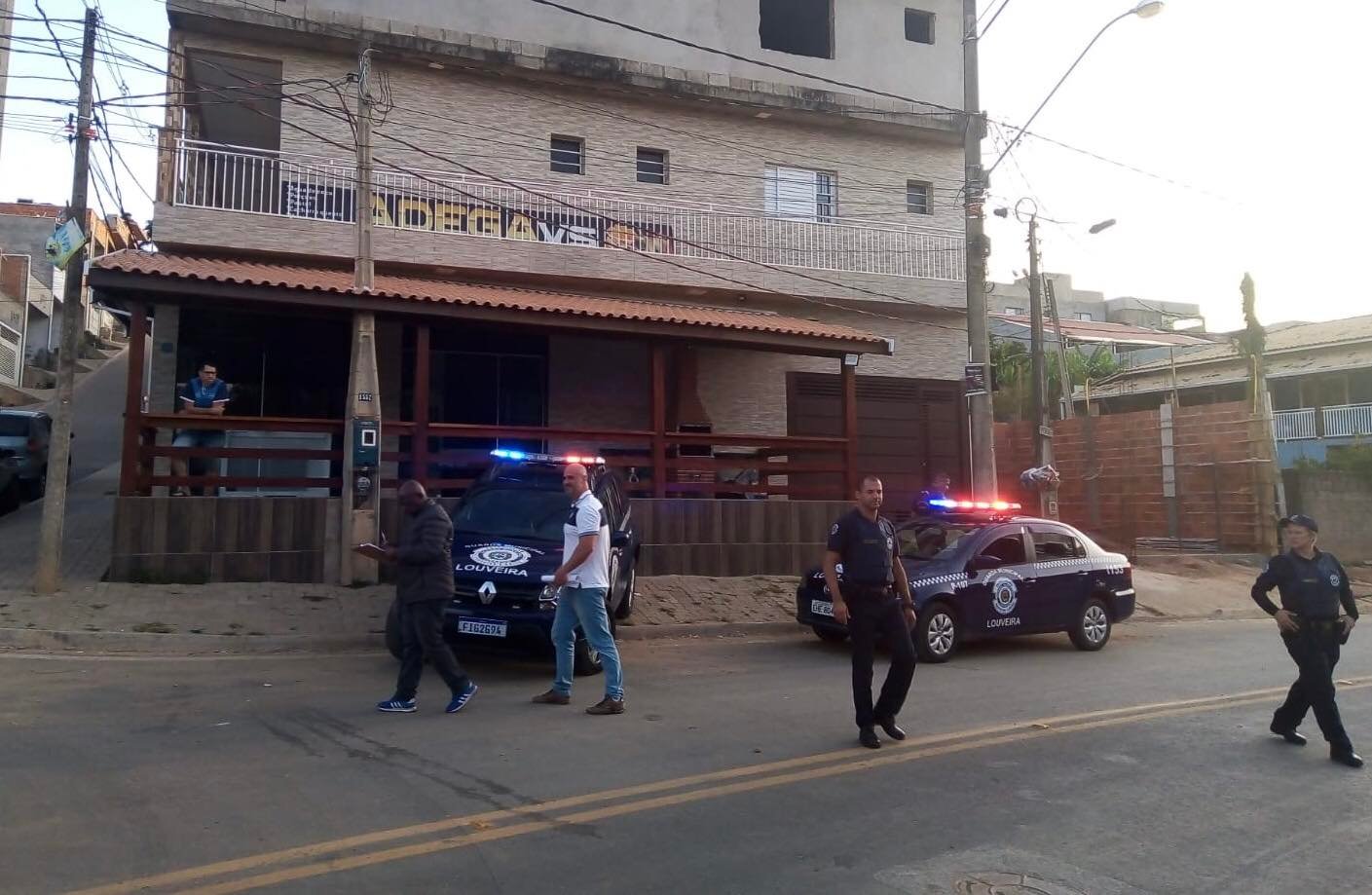 Cinco estabelecimentos sem alvará são fechados em Louveira