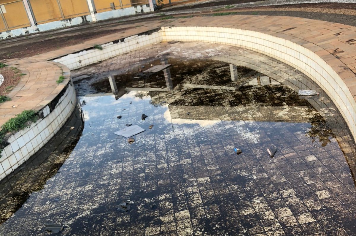 Dengue cresce em Americana e piscina municipal abandonada acumula água