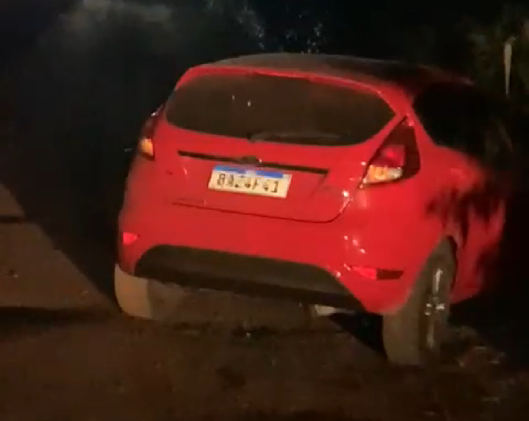 Dupla assalta motorista, bate carro e foge após perseguição em Campinas