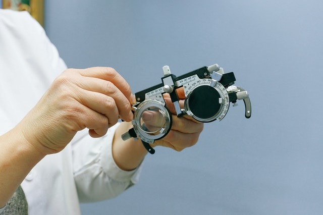 Cuidados com os olhos devem ser reforçados durante tempo seco, afirma especialista 