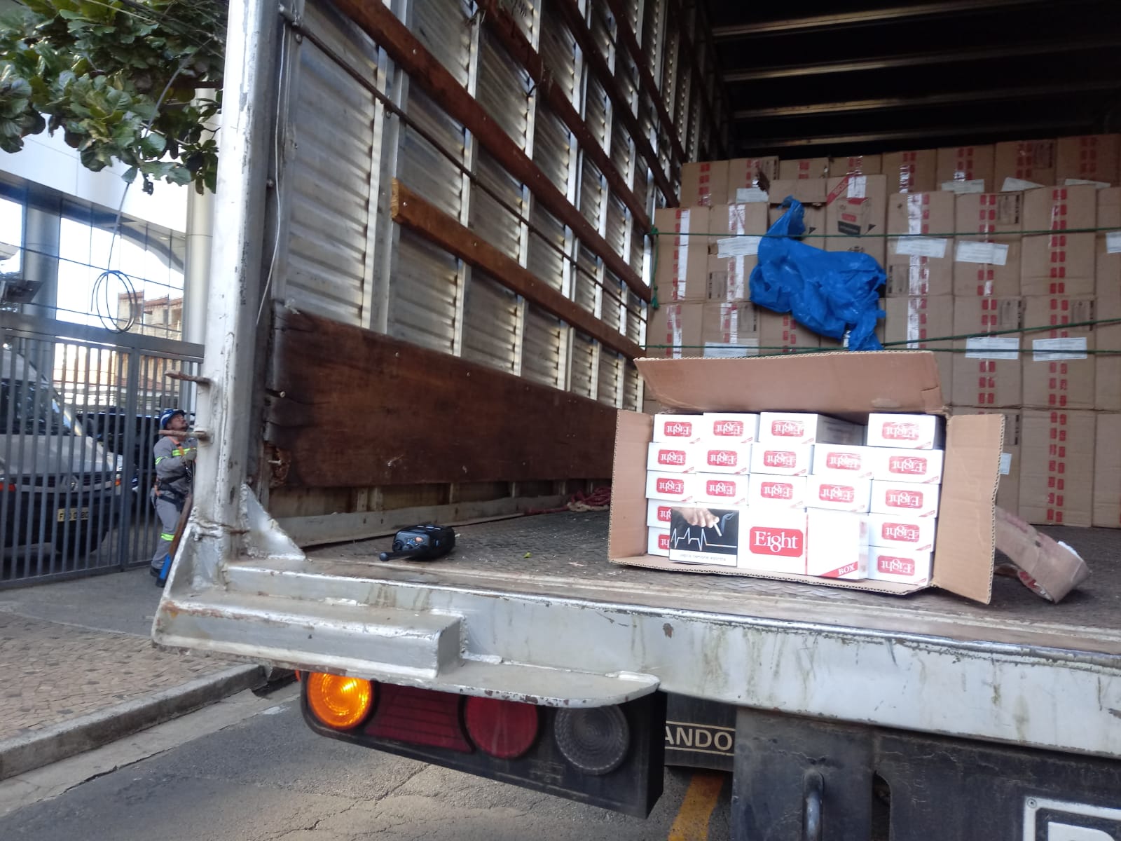 PM apreende carga de cigarros contrabandeados avaliada em R$ 1 milhão