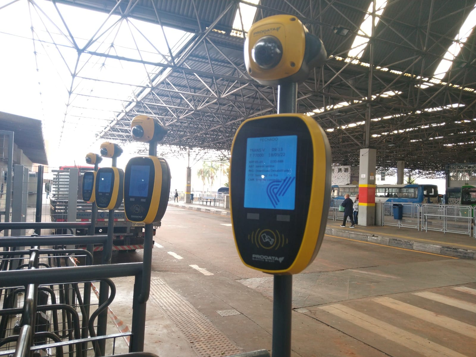 Terminal Central volta a ter catracas nas entradas