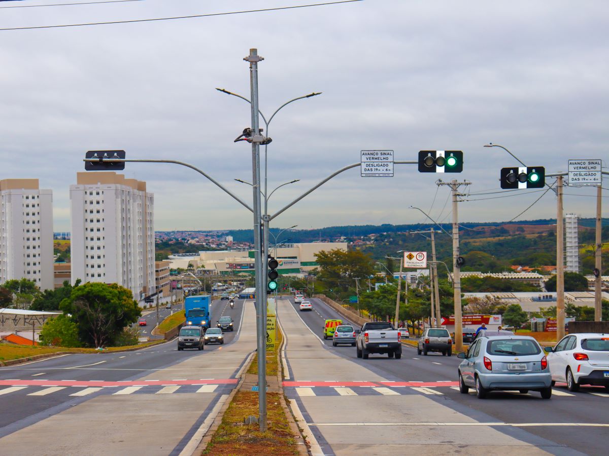 Contratos com novas empresas que vão operar radares em Campinas são assinados