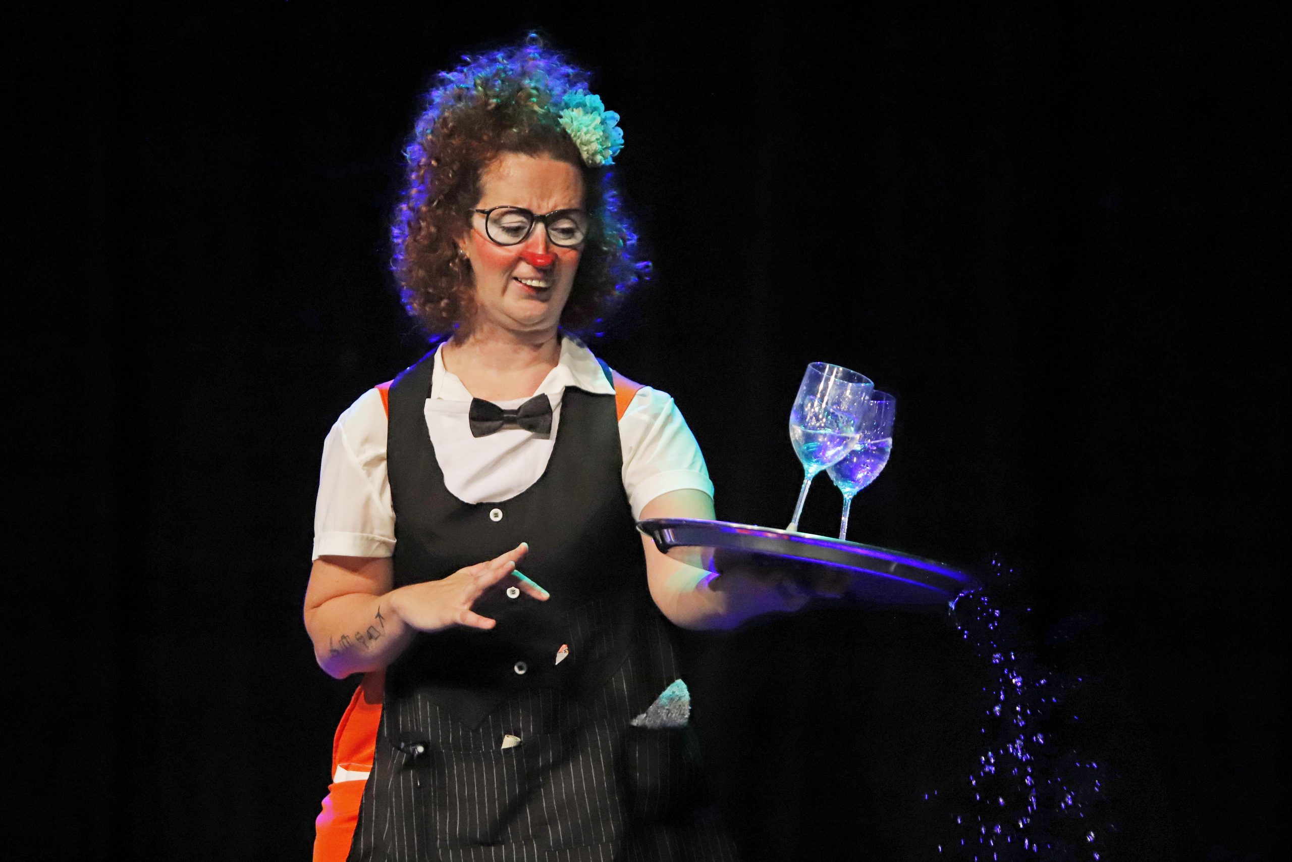 Barracão Teatro recebe espetáculo “Birita: Procura-se”