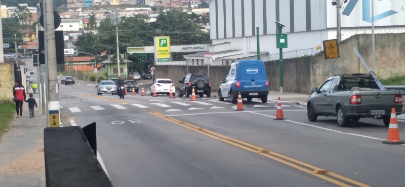 Começam testes de faixa reversível na Estrada da Capela, em Vinhedo