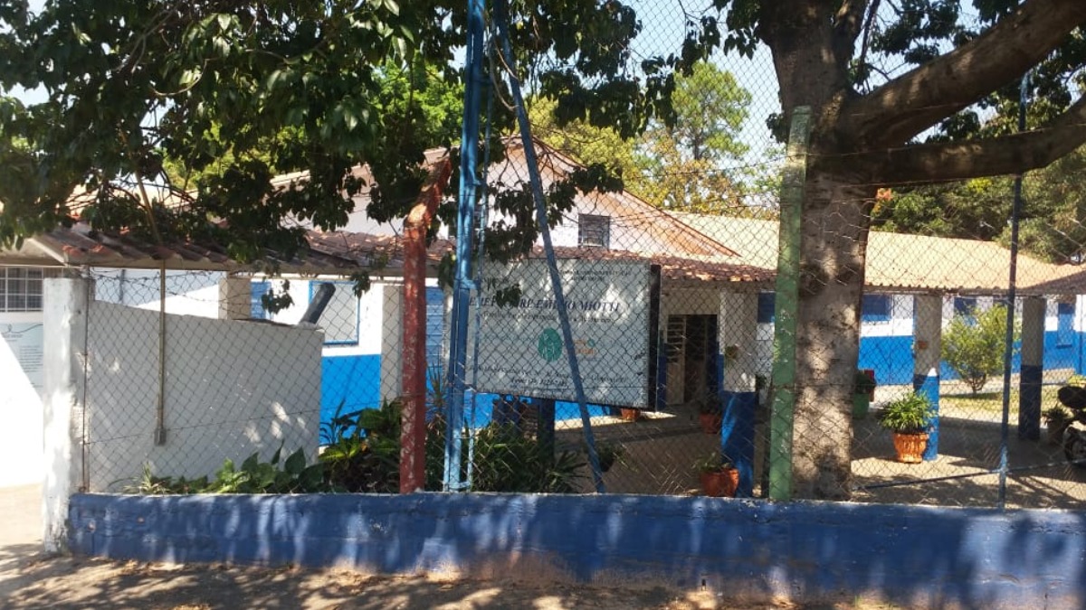 Escola municipal do Jardim Santa Lúcia está com surto de covid-19