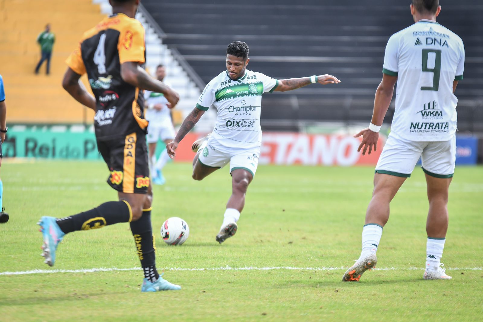 Guarani vence a primeira fora de casa e deixa lanterna da Série B