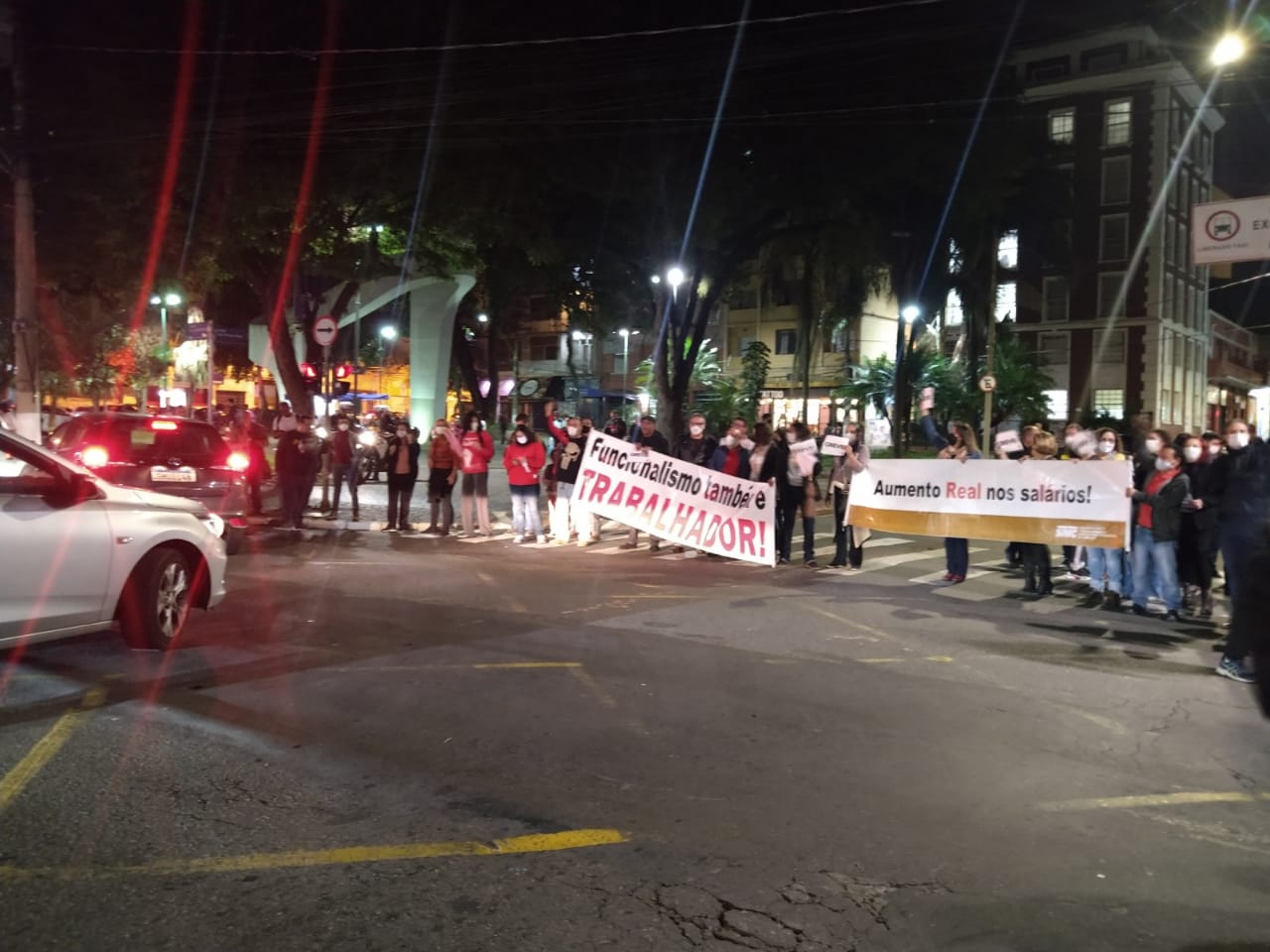 Manifestação de servidores públicos de Campinas é marcada por confusão