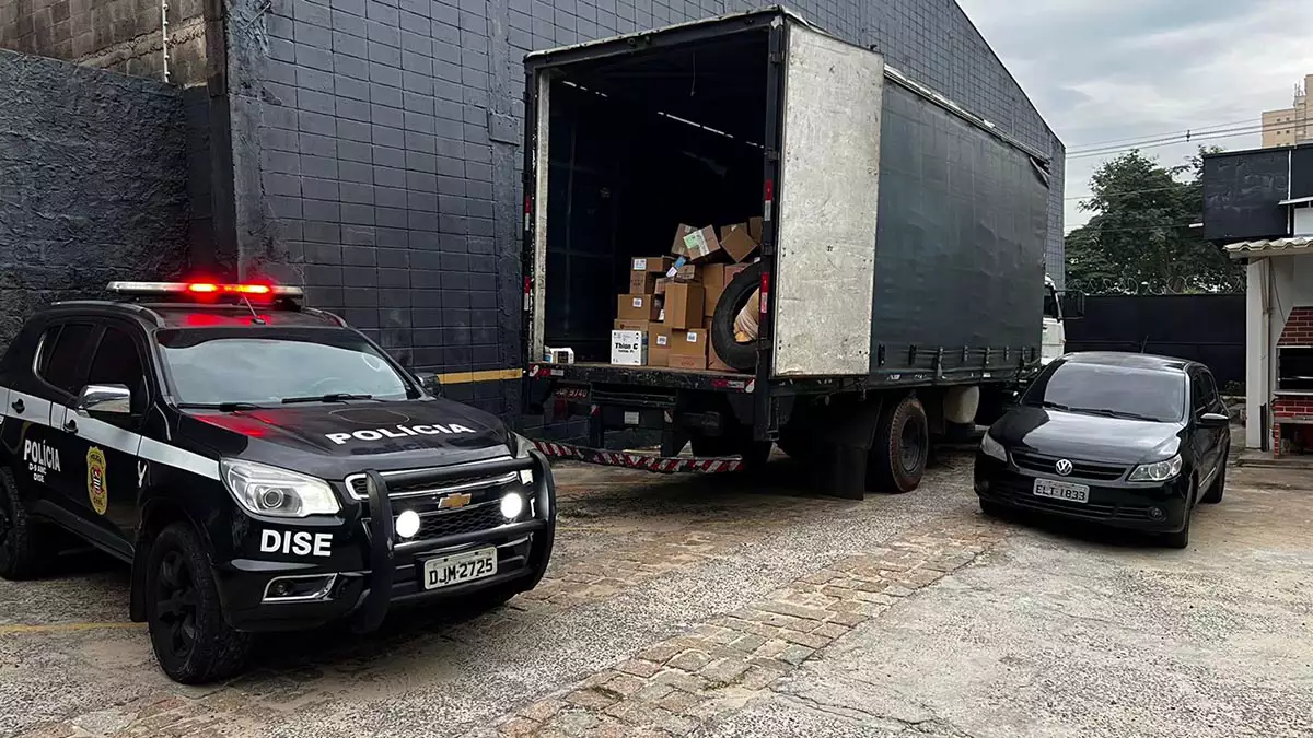 Polícia encontra carga de R$ 2,5 milhões em medicamentos e prende 3