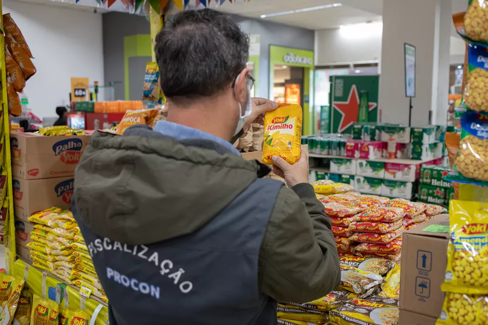 Sete estabelecimentos são multados em operação do Procon de Piracicaba